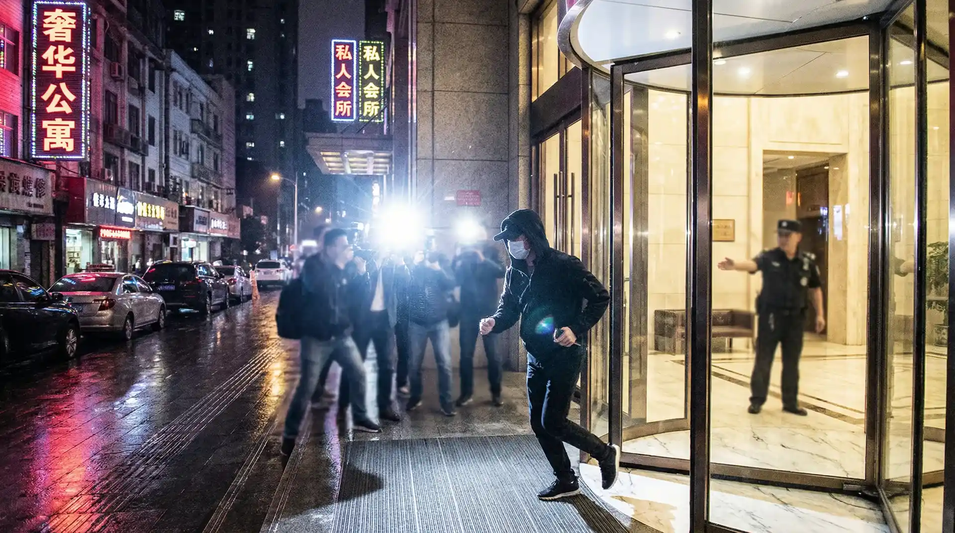 情侣视频-情侣视频官方入口-在线播放|高清视频 - 公寓楼下记者围堵